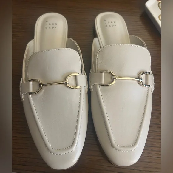 BRAND NEW Pointed Toe Mules - Picture 4 of 5